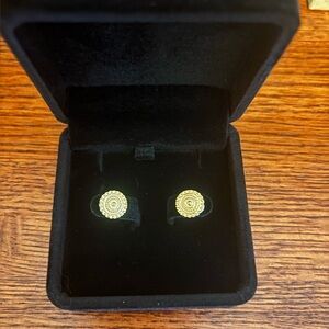 Gold Tone Medallion Stud Earrings – Vintage Style Textured Disc